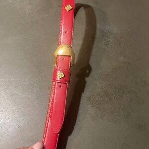 Ladies Jones New York Red Leather Belt. Size Medium